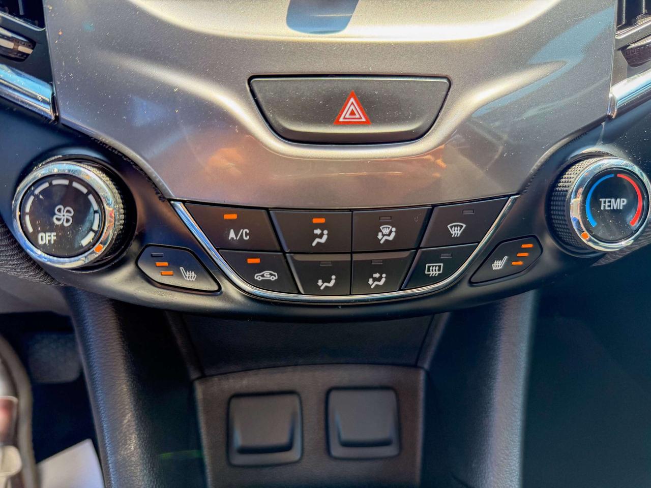 2018 Chevrolet Cruze LT-RS/NO ACCIDENTS/LOW KM/CAMERA/APPLE CARPLAY Photo
