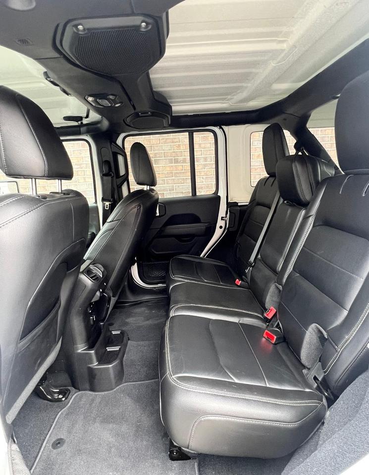 2020 Jeep WRANGLER UNLIMITED SAHARA 4x4, BACK UP CAMERA, LEATHER, REMOTE START Photo