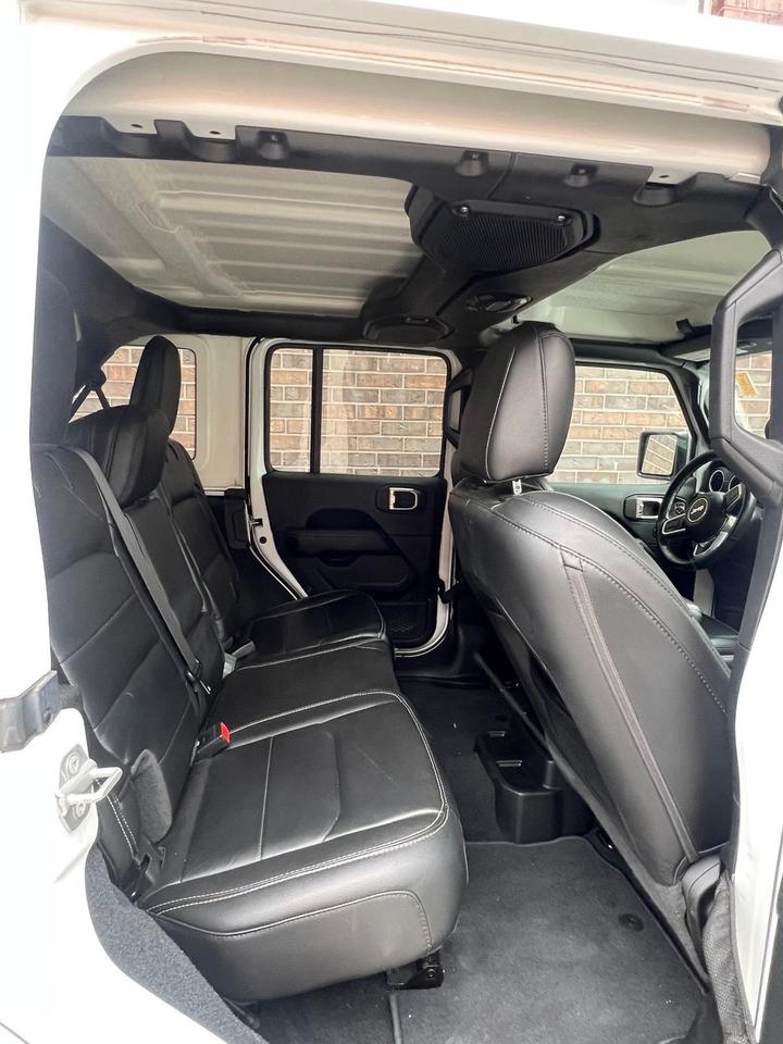 2020 Jeep WRANGLER UNLIMITED SAHARA 4x4, BACK UP CAMERA, LEATHER, REMOTE START Photo