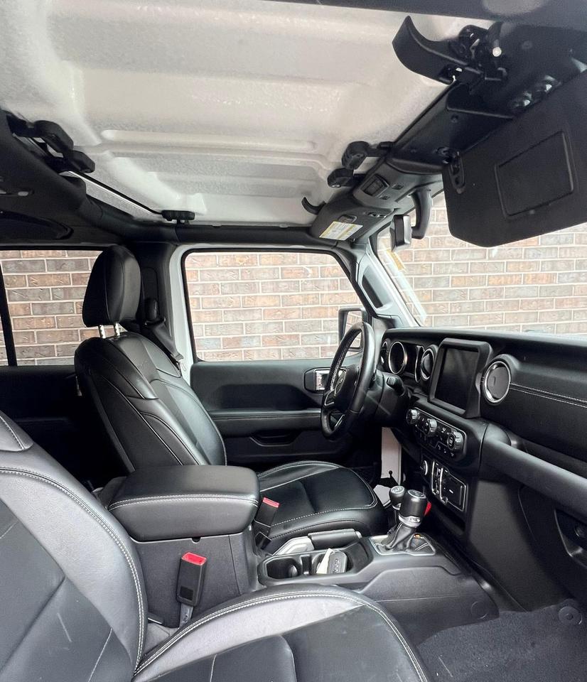 2020 Jeep WRANGLER UNLIMITED SAHARA 4x4, BACK UP CAMERA, LEATHER, REMOTE START Photo