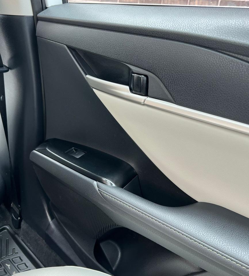 2025 Toyota Camry HYBRID XLE, LEATHER, CAR PLAY, AWD, PANORAMIC ROOF Photo