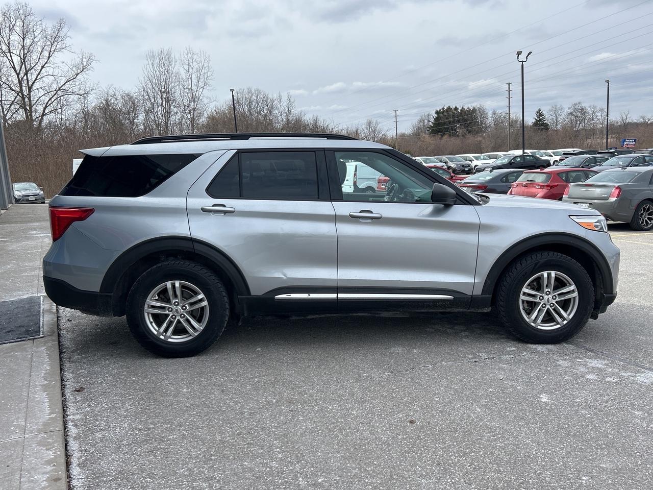 2021 Ford Explorer XLT   Clean Carfax Photo2