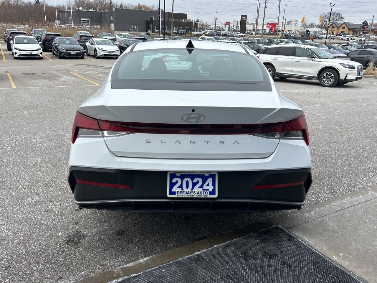 2024 Hyundai Elantra Essential   Clean Carfax Photo3