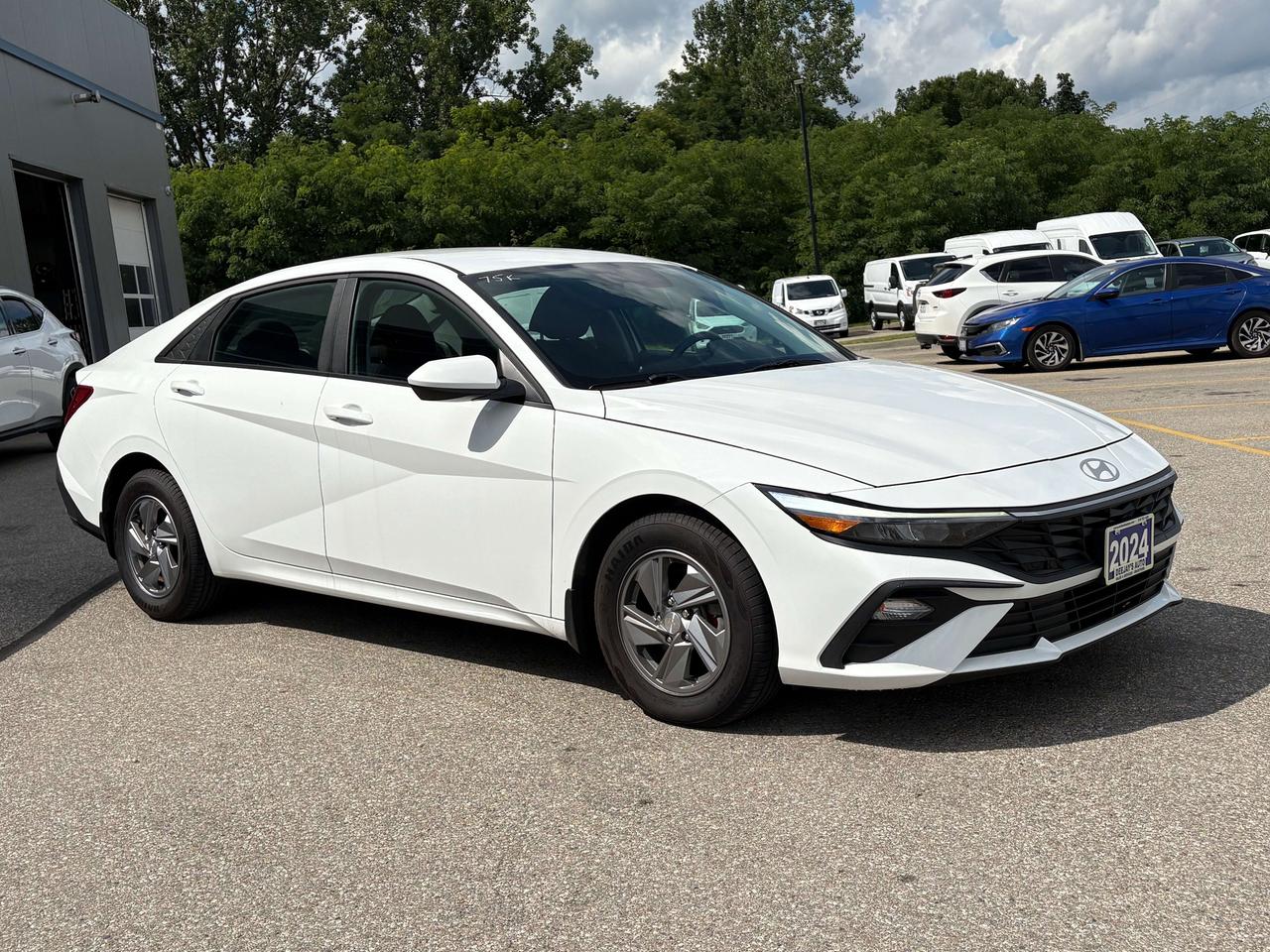 2024 Hyundai Elantra Essential FWD   Factory Warranty   Clean Carfax Photo1