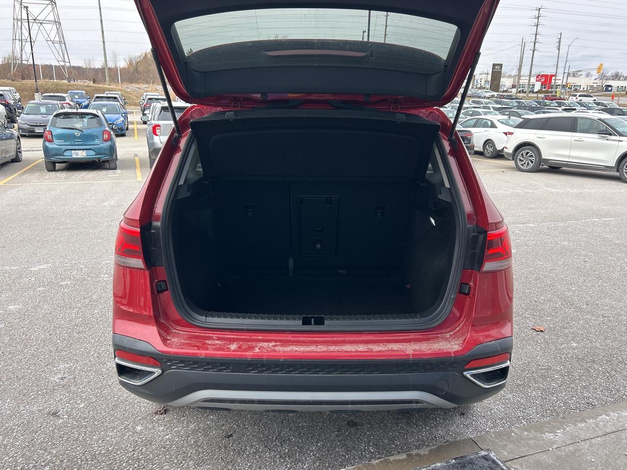 2024 Volkswagen Taos Comfortline   Pano Roof Photo4