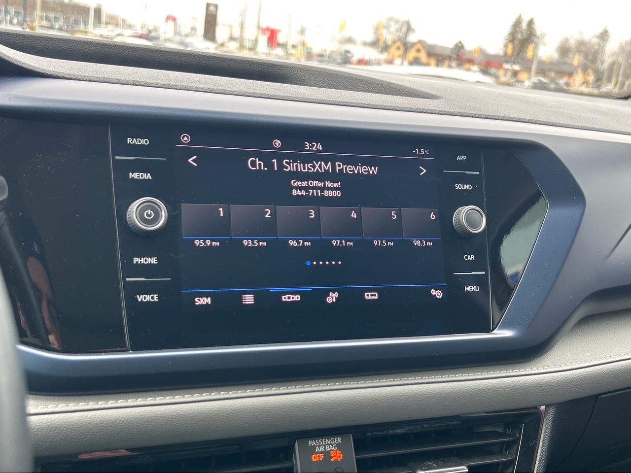 2024 Volkswagen Taos Comfortline   Pano Roof Photo