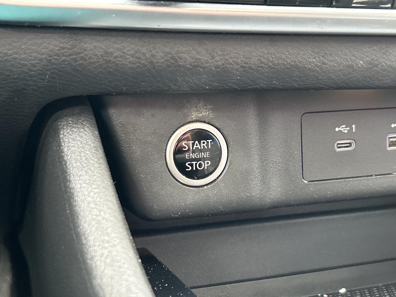 2021 Nissan Rogue SV   Clean Carfax Photo