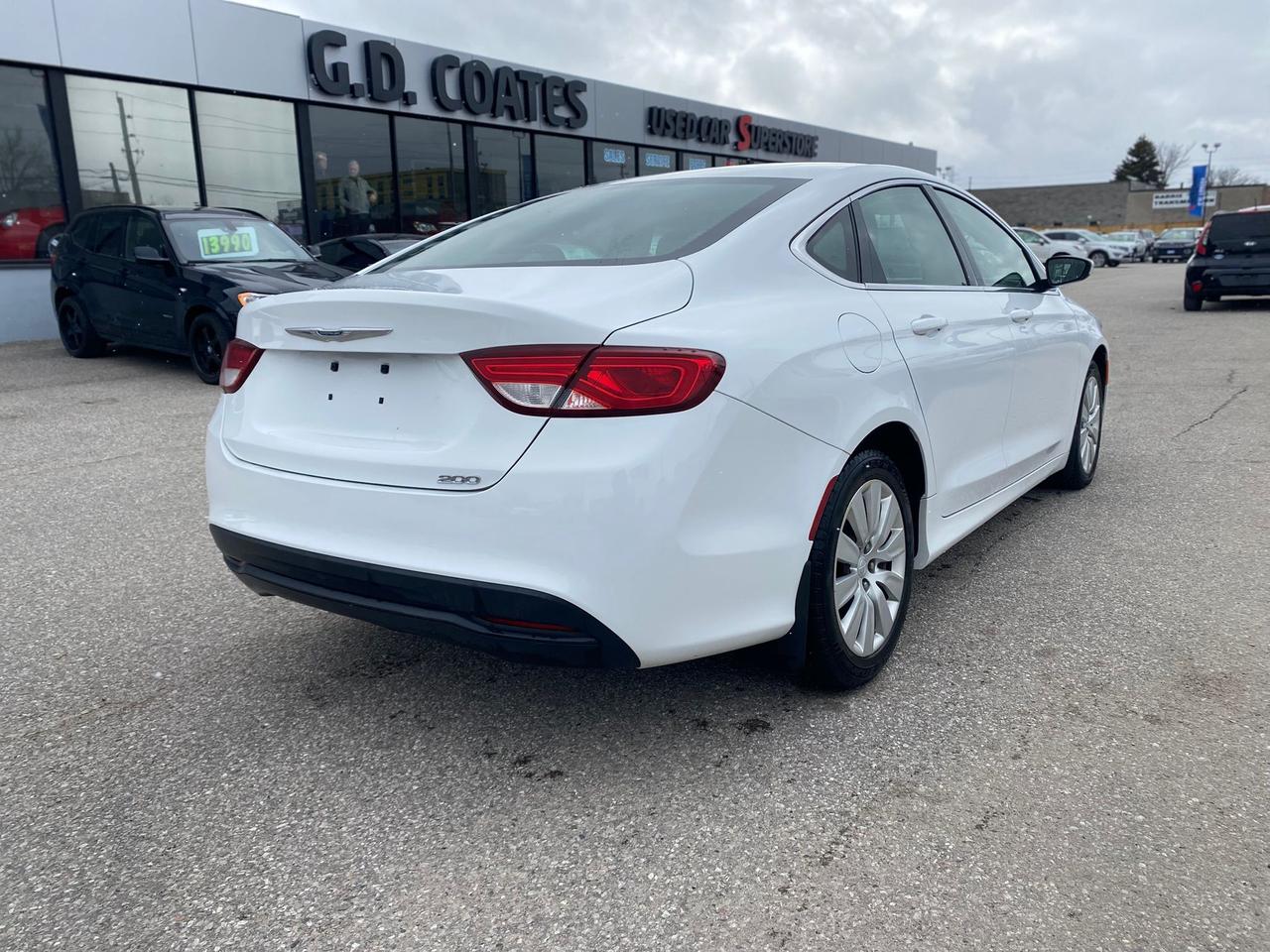 2015 Chrysler 200 LX ~Bluetooth ~Power Locks + Mirrors ~LOW KM! Photo3