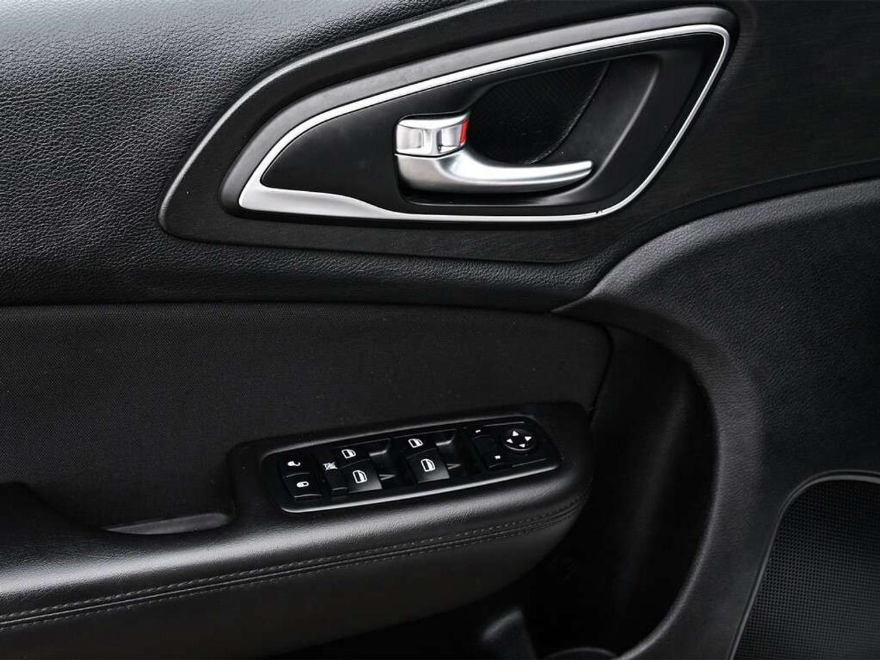 2015 Chrysler 200 LX ~Bluetooth ~Power Locks + Mirrors ~LOW KM! Photo