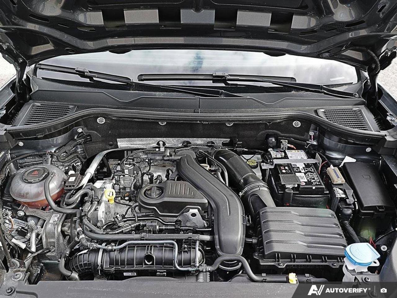 2024 Volkswagen Taos Comfortline 4Motion Photo