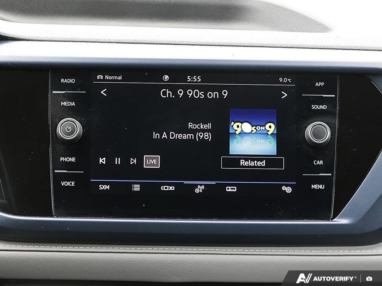2024 Volkswagen Taos Comfortline 4Motion Photo