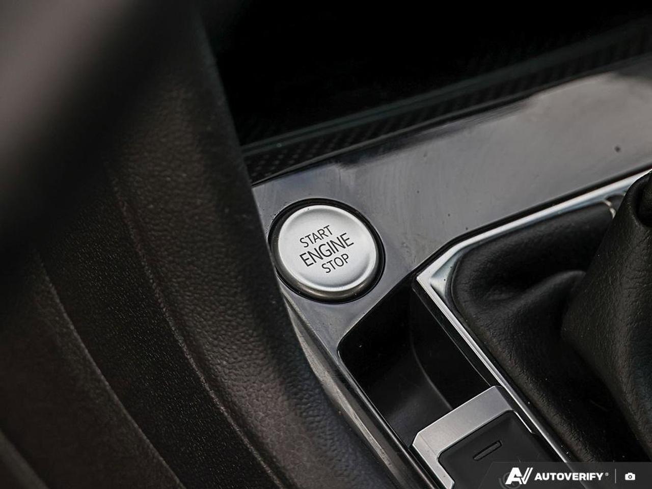 2024 Volkswagen Taos Comfortline 4Motion Photo