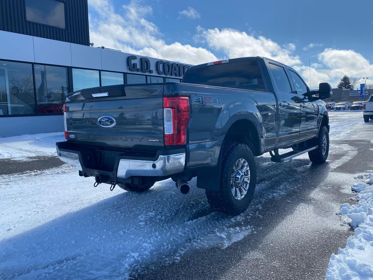 2017 Ford F-250 XLT Super Crew 4x4 ~Nav ~Heated Seats ~Bluetooth Photo4