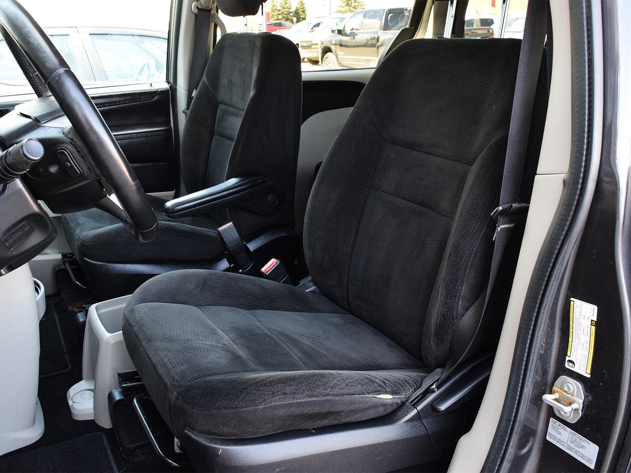2016 Dodge Grand Caravan SXT ~Heated Mirrors ~Alloys ~Stow 'N Go ~Cam ~A/C Photo
