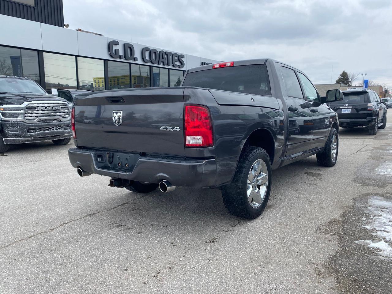 2018 RAM 1500 Express Crew Cab 4x4 ~HEMI ~Bluetooth ~Camera ~20s Photo3