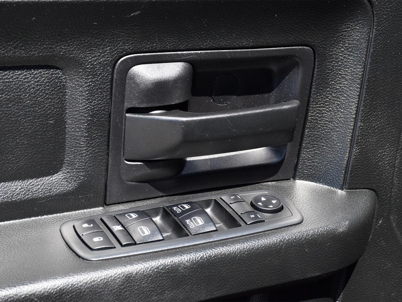 2018 RAM 1500 Express Crew Cab 4x4 ~HEMI ~Bluetooth ~Camera ~20s Photo