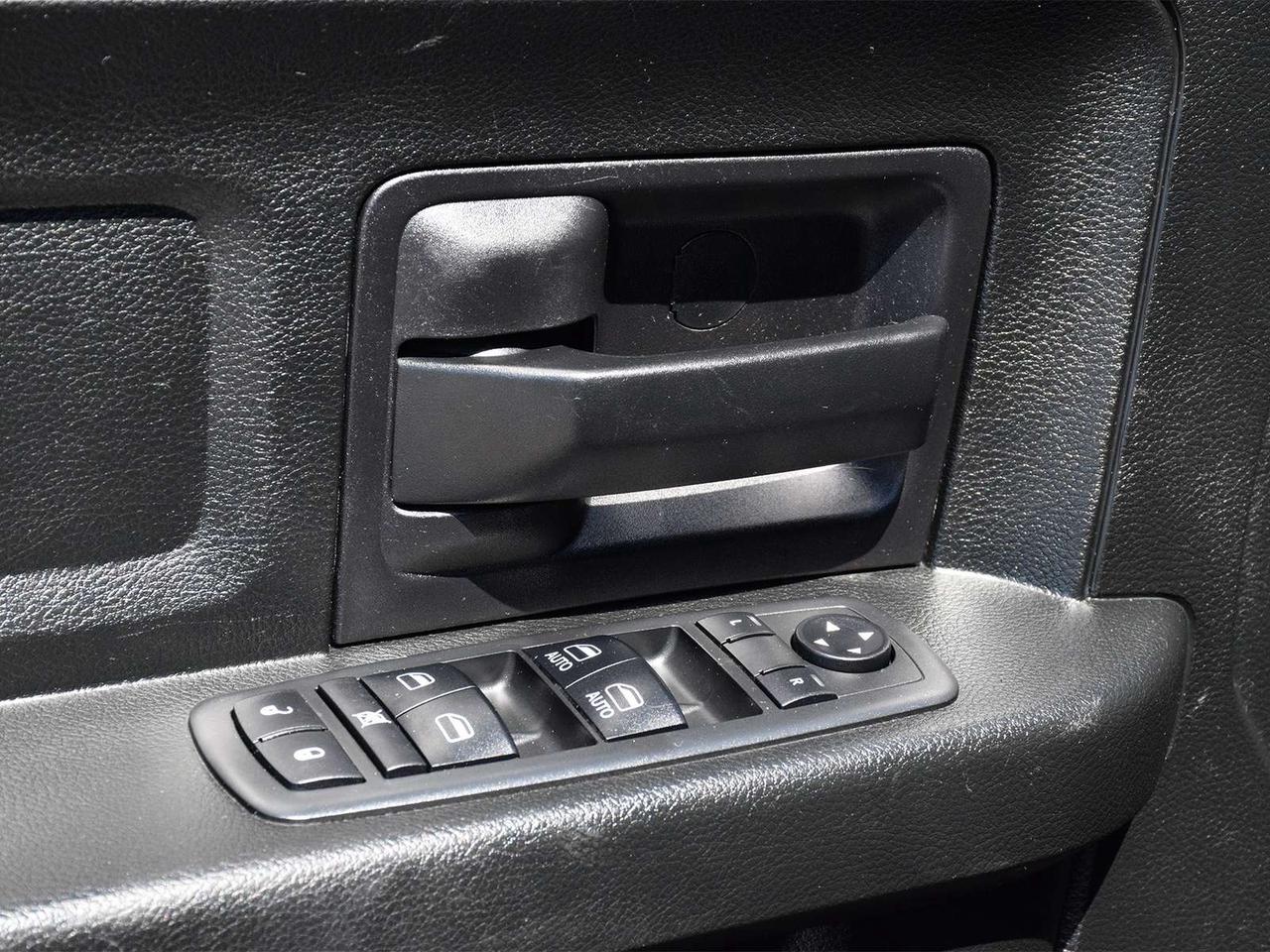 2018 RAM 1500 Express Crew Cab 4x4 ~HEMI ~Bluetooth ~Camera ~20s Photo