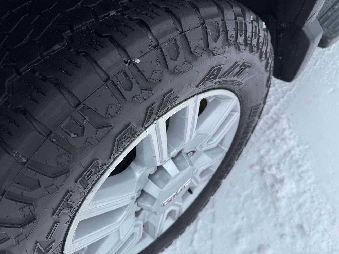 2023 GMC SIERRA 2500HD SLETrailer Brake Controller   Remote Start   Heate Photo