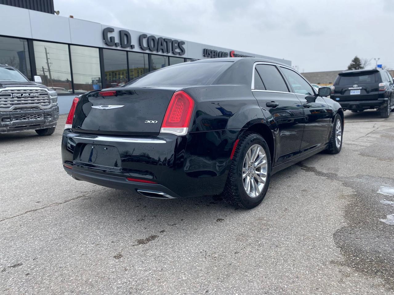 2015 Chrysler 300 Limited ~Nav ~Camera ~Heated Leather ~Moonroof Photo3