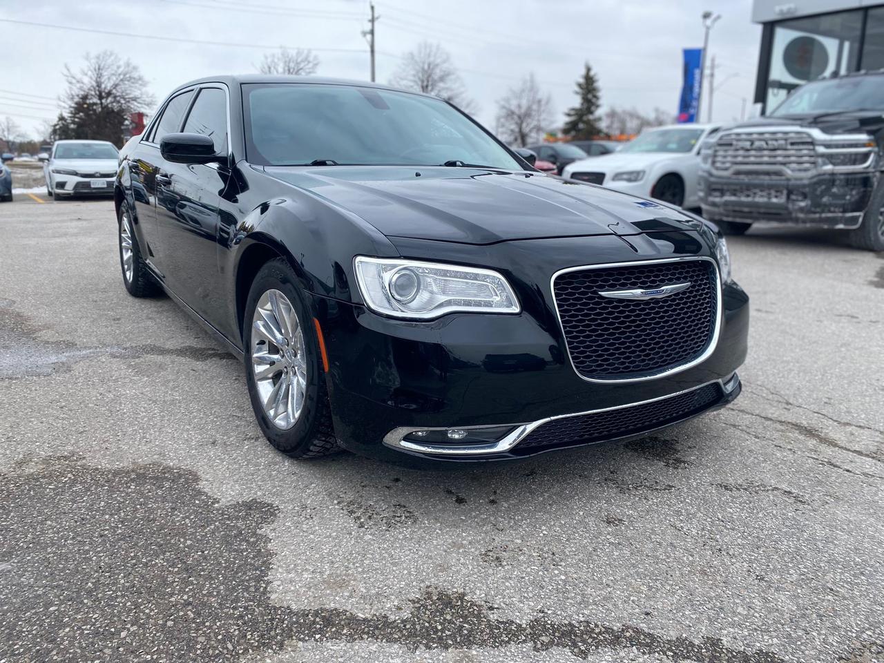 2015 Chrysler 300 Limited ~Nav ~Camera ~Heated Leather ~Moonroof Photo4