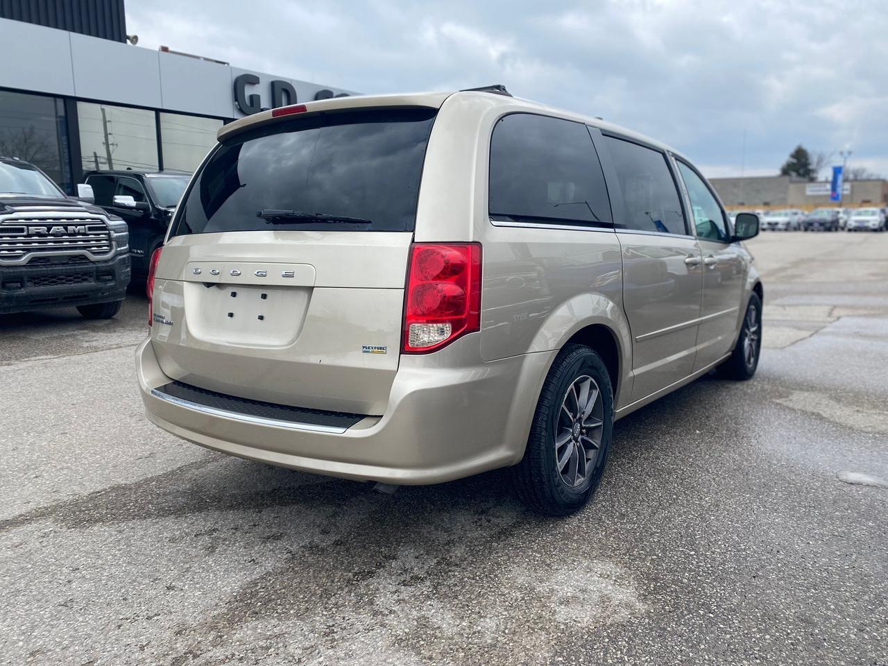 2016 Dodge Grand Caravan SXT ~Leather ~Cam ~Bluetooth ~Stow 'N Go ~Alloys Photo3