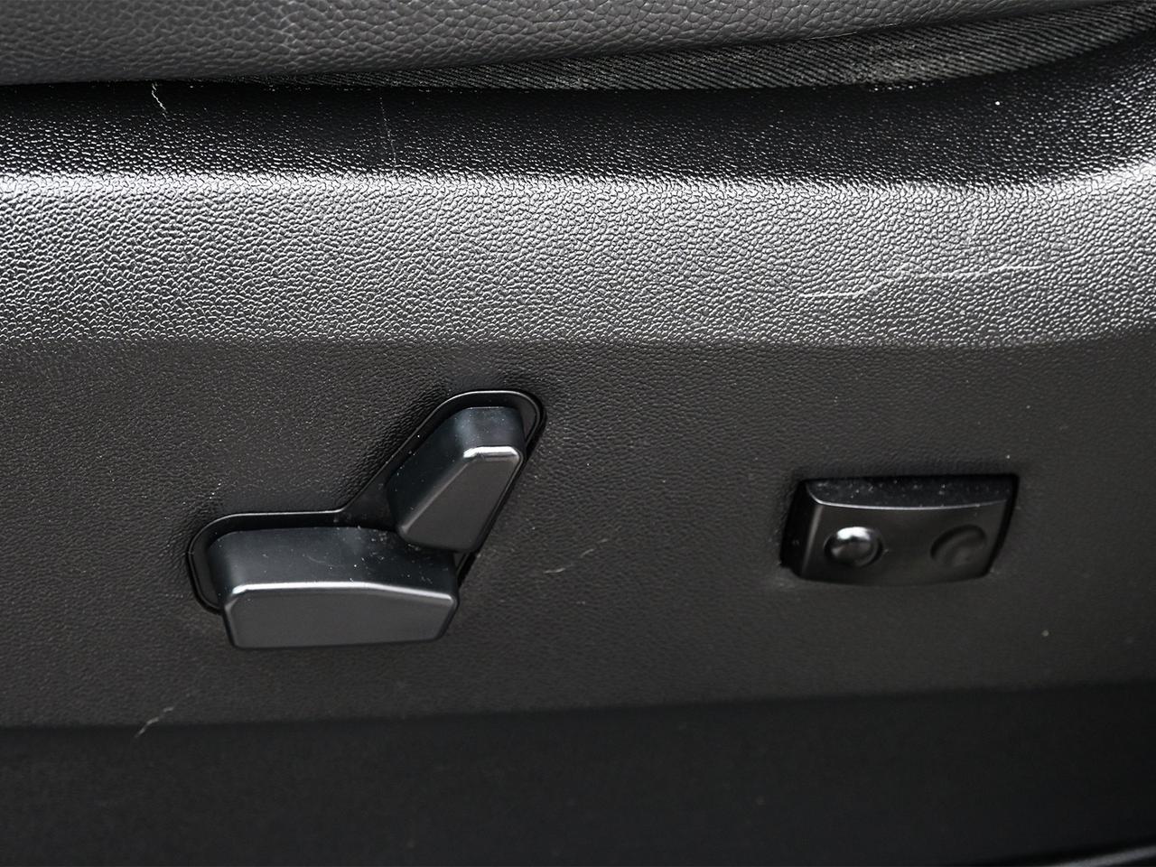 2016 Dodge Grand Caravan SXT ~Leather ~Cam ~Bluetooth ~Stow 'N Go ~Alloys Photo