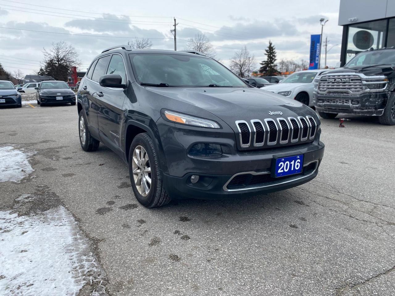 2016 Jeep Cherokee Limited 4x4 ~Nav ~Leather ~Moonroof ~Bluetooth Photo4