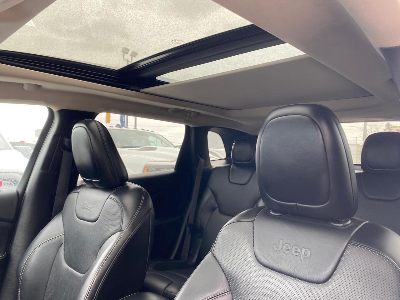 2016 Jeep Cherokee Limited 4x4 ~Nav ~Leather ~Moonroof ~Bluetooth Photo