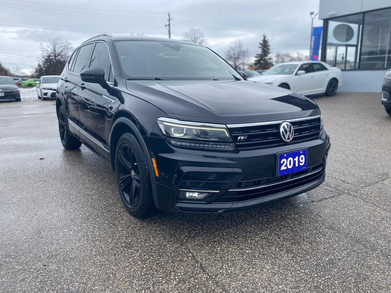 2019 Volkswagen Tiguan Highline ~Nav ~Heated Leather ~Moonroof ~Bluetooth Photo4