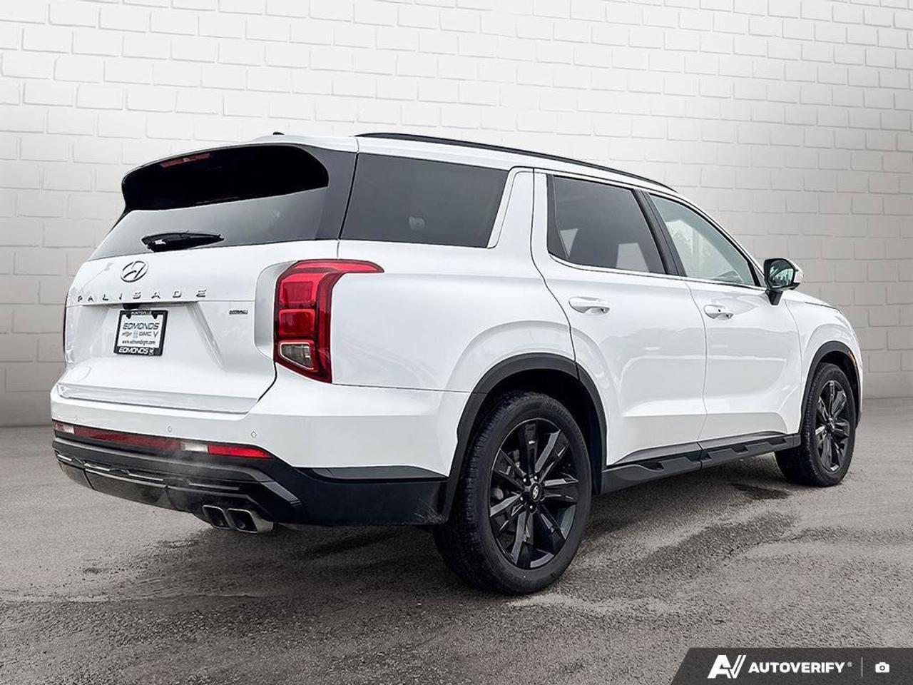 2025 Hyundai PALISADE UrbanCertified Pre-Owned   Heated + Vented Seats Photo4