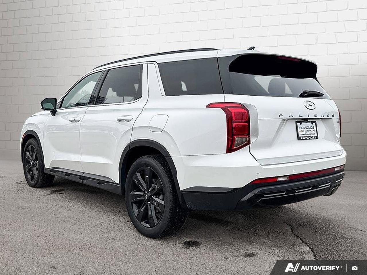 2025 Hyundai PALISADE UrbanCertified Pre-Owned   Heated + Vented Seats Photo2