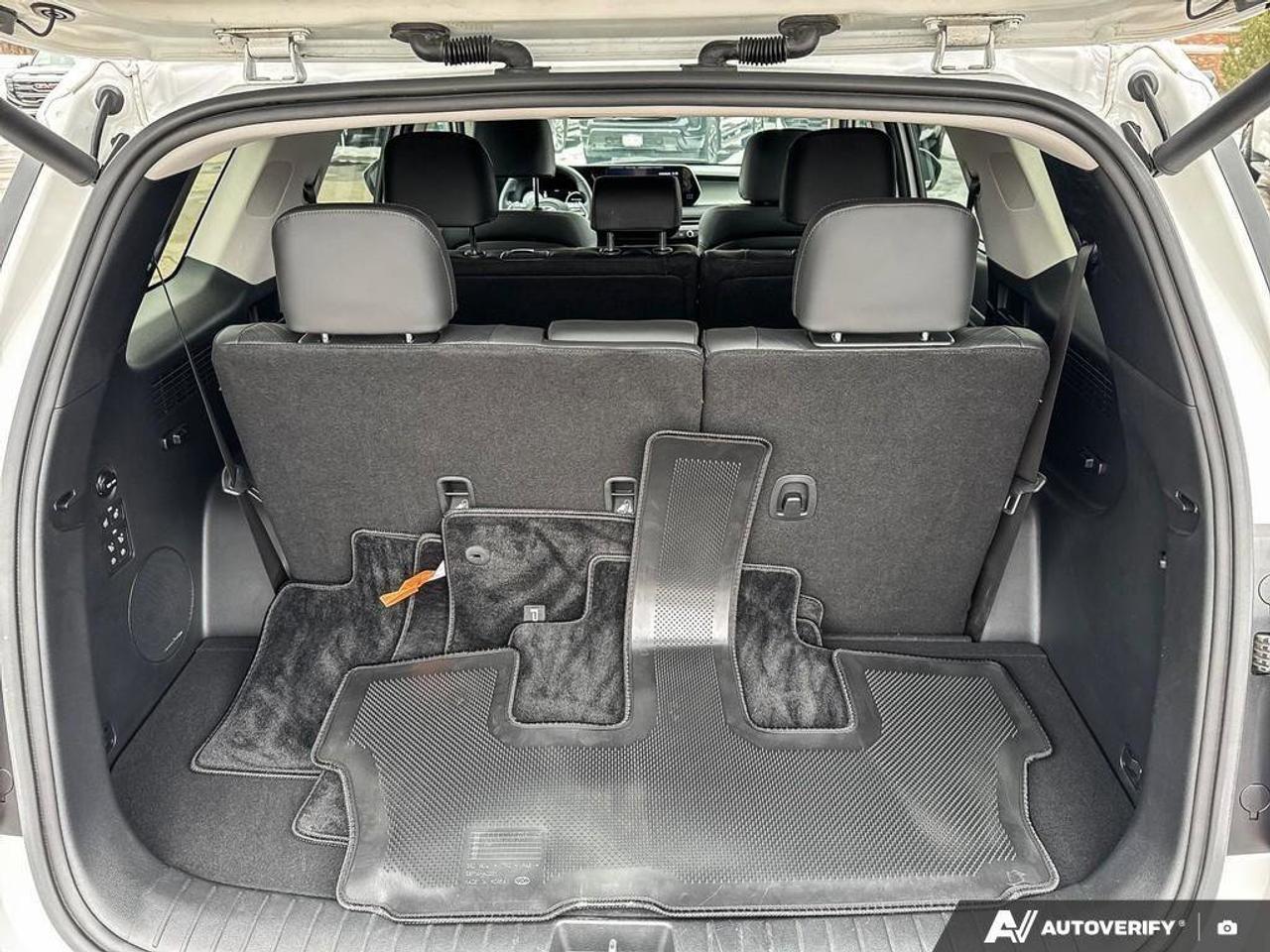 2025 Hyundai PALISADE UrbanCertified Pre-Owned   Heated + Vented Seats Photo