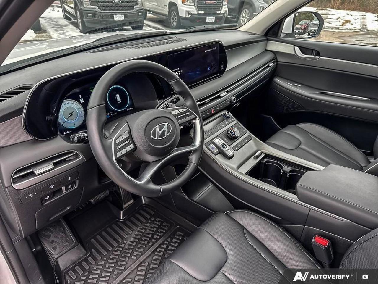 2025 Hyundai PALISADE UrbanCertified Pre-Owned   Heated + Vented Seats Photo