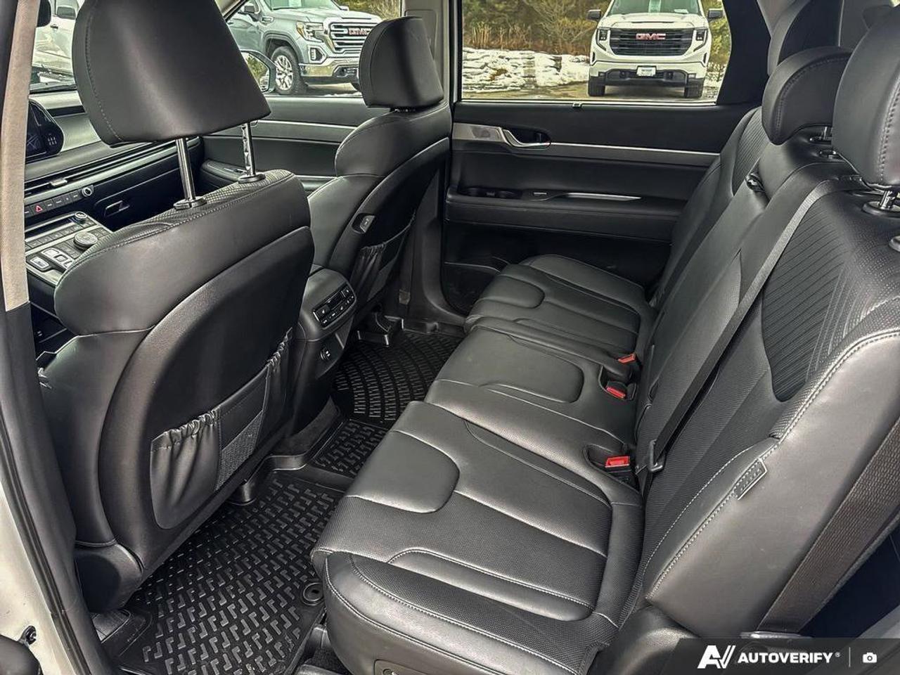 2025 Hyundai PALISADE UrbanCertified Pre-Owned   Heated + Vented Seats Photo