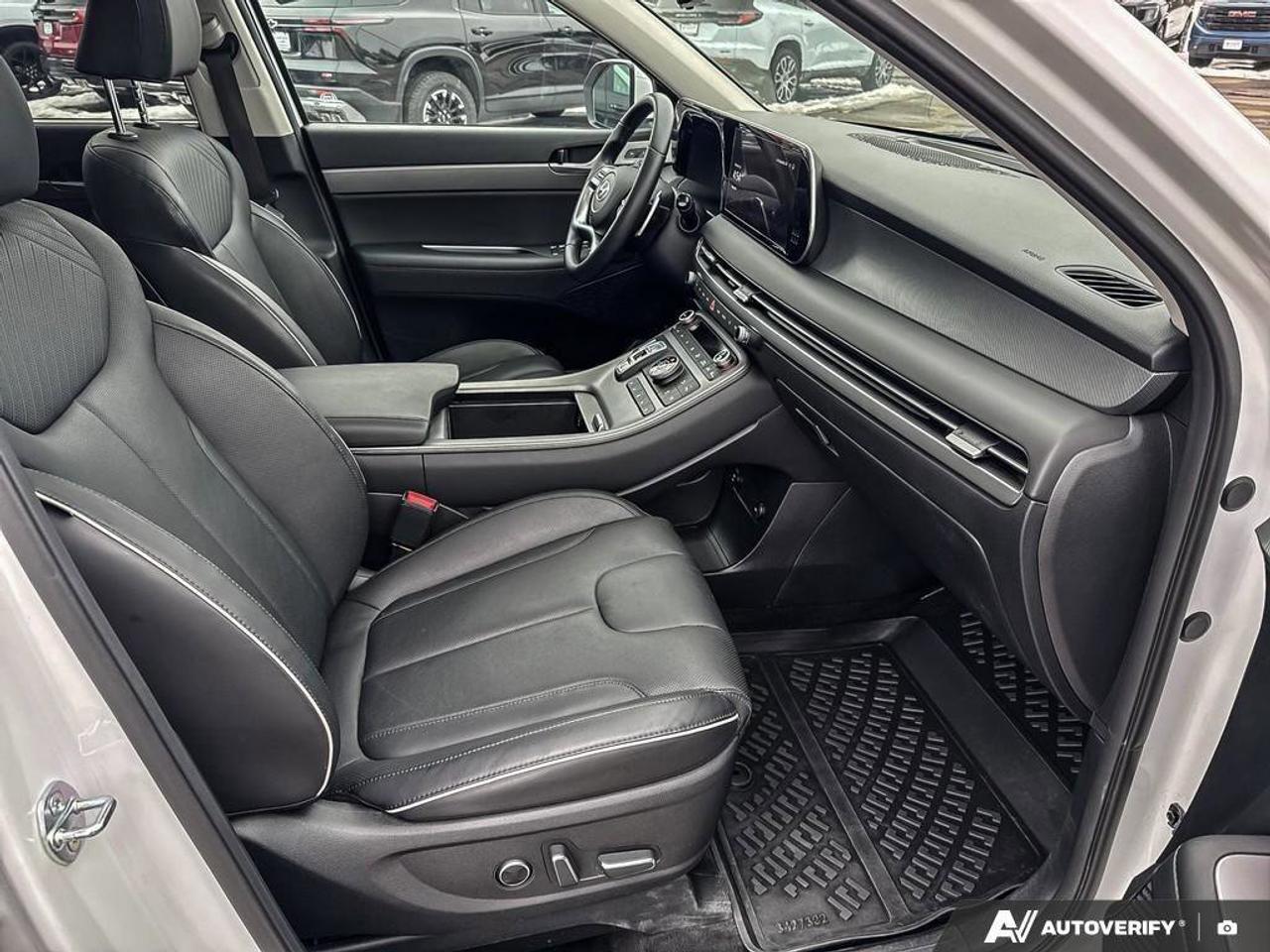2025 Hyundai PALISADE UrbanCertified Pre-Owned   Heated + Vented Seats Photo
