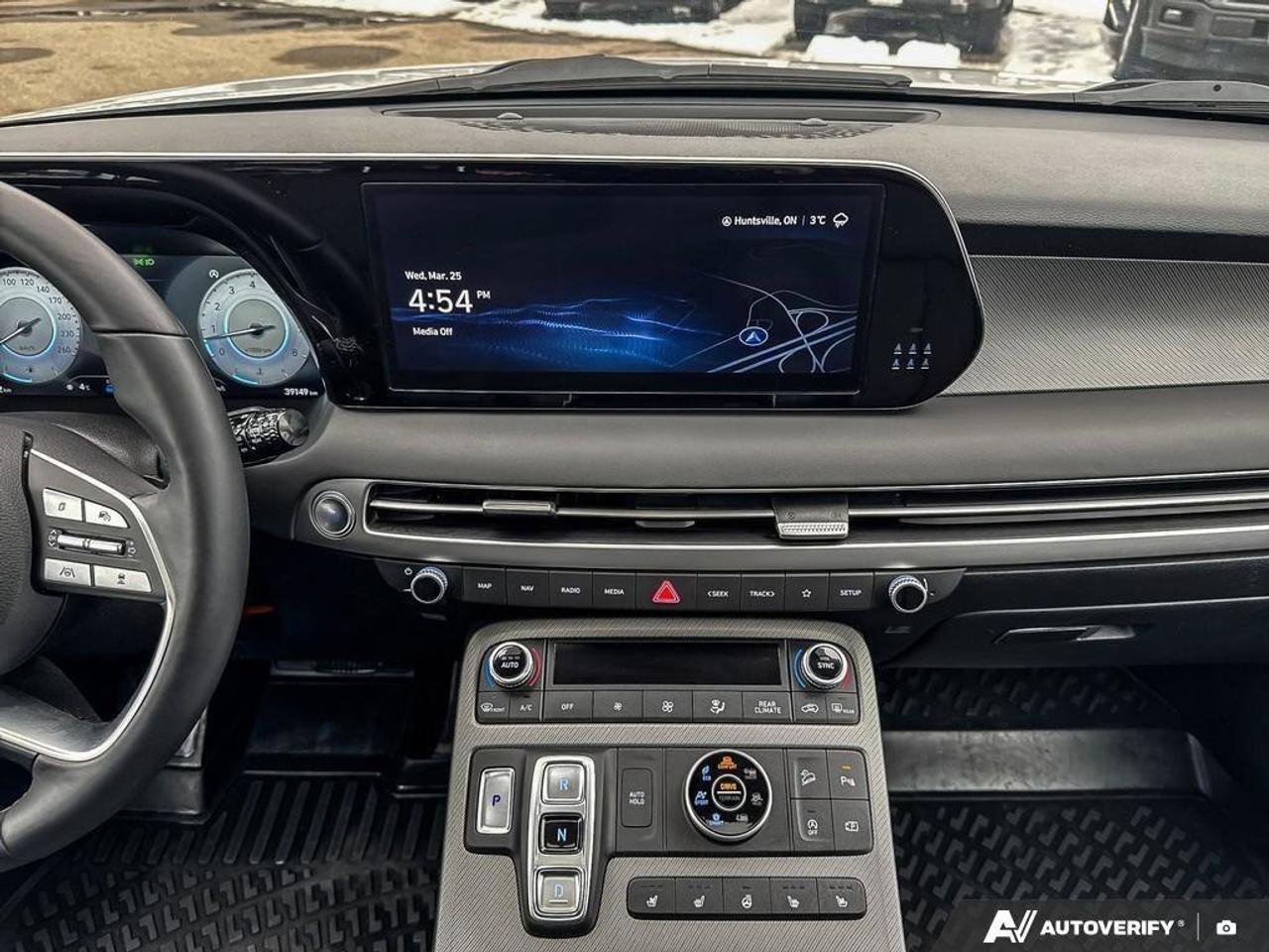 2025 Hyundai PALISADE UrbanCertified Pre-Owned   Heated + Vented Seats Photo