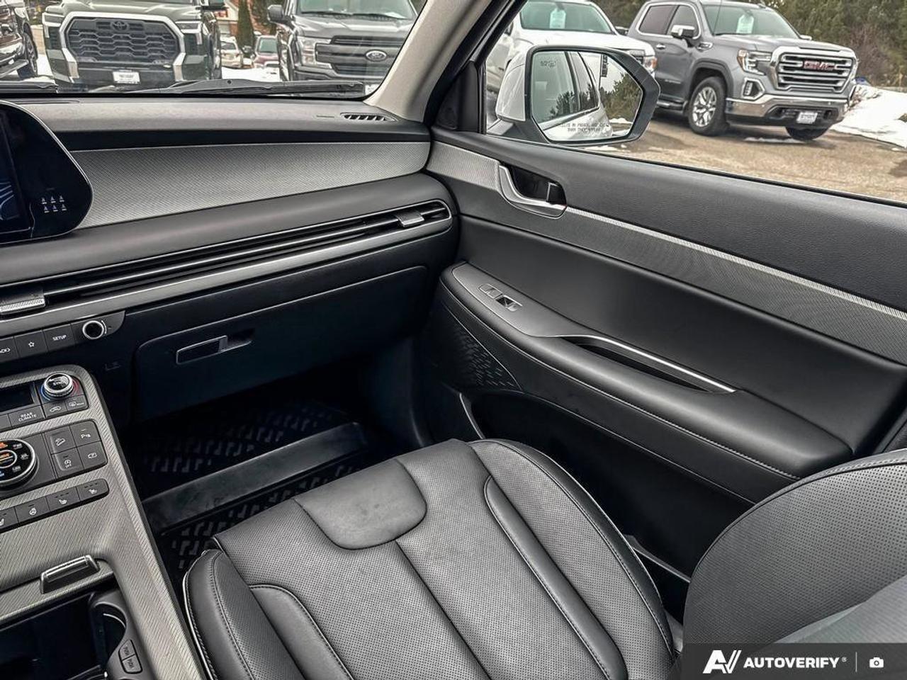 2025 Hyundai PALISADE UrbanCertified Pre-Owned   Heated + Vented Seats Photo