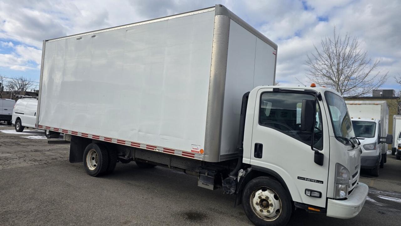 2021 Isuzu NPR 20Ft Box - V8 Gasoline - Ramp - 96 High Box Photo3