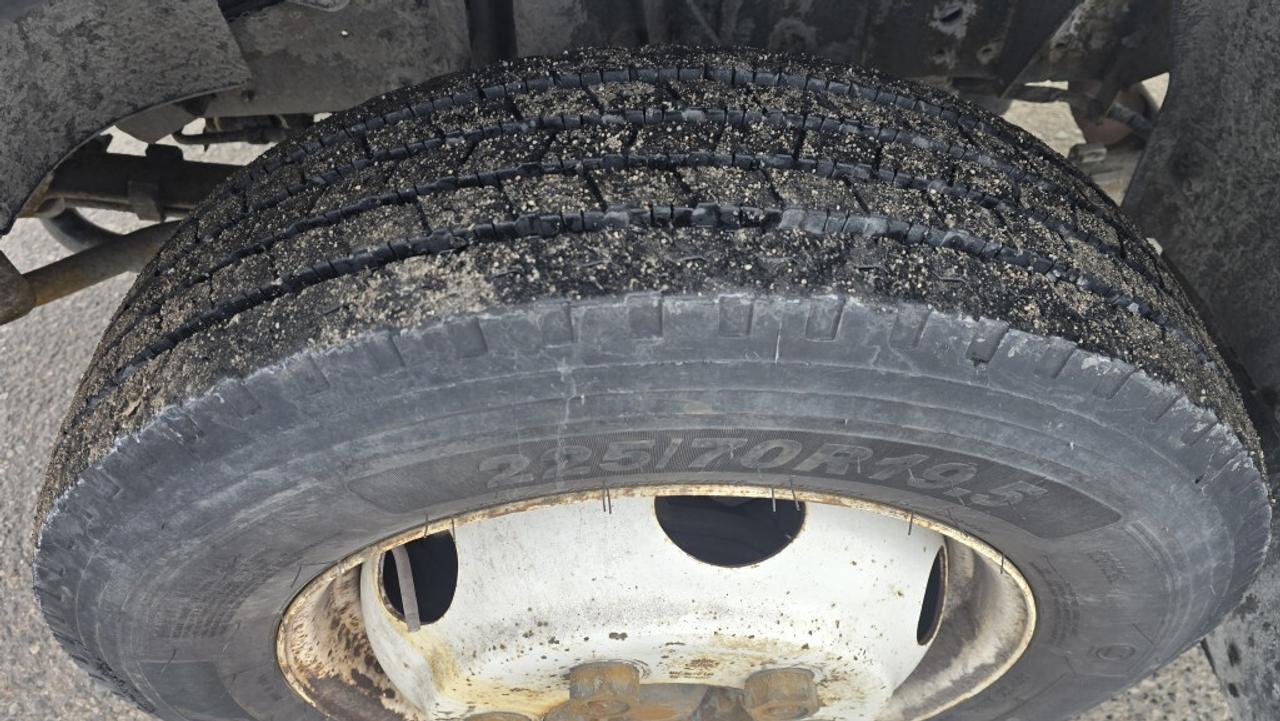 2021 Isuzu NPR 20Ft Box - V8 Gasoline - Ramp - 96 High Box Photo