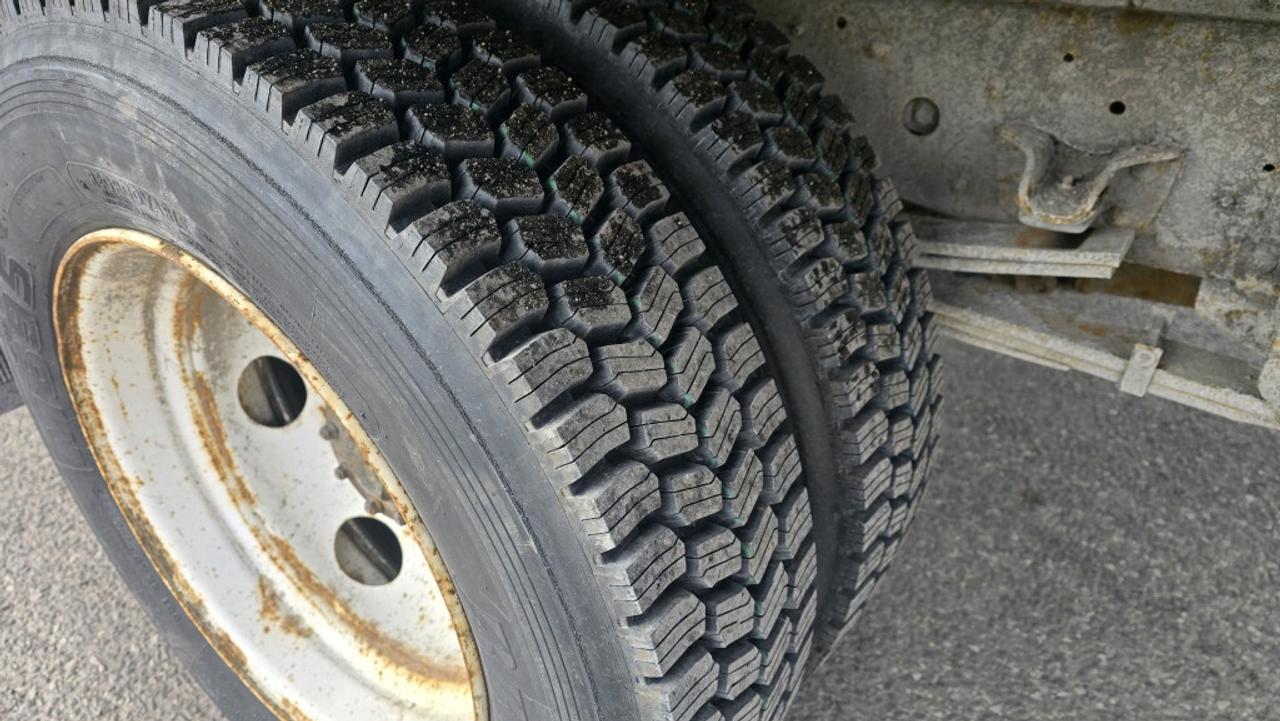 2021 Isuzu NPR 20Ft Box - V8 Gasoline - Ramp - 96 High Box Photo