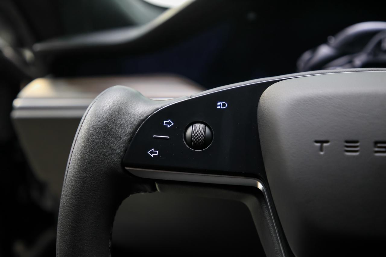 2022 Tesla Model S AWD 600KM RANGE FSD 3 COMPUTR AUTOPILOT YOKE LOWKM Photo