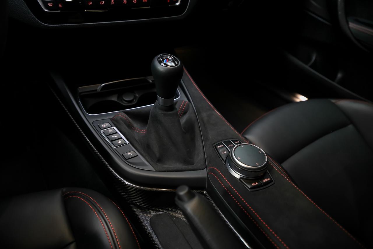 2020 BMW M2 CS 444HP MANUAL CARBONCERAMIC CARBONROOF GOLDRIMS Photo