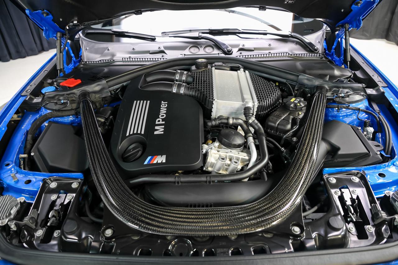 2020 BMW M2 CS 444HP MANUAL CARBONCERAMIC CARBONROOF GOLDRIMS Photo