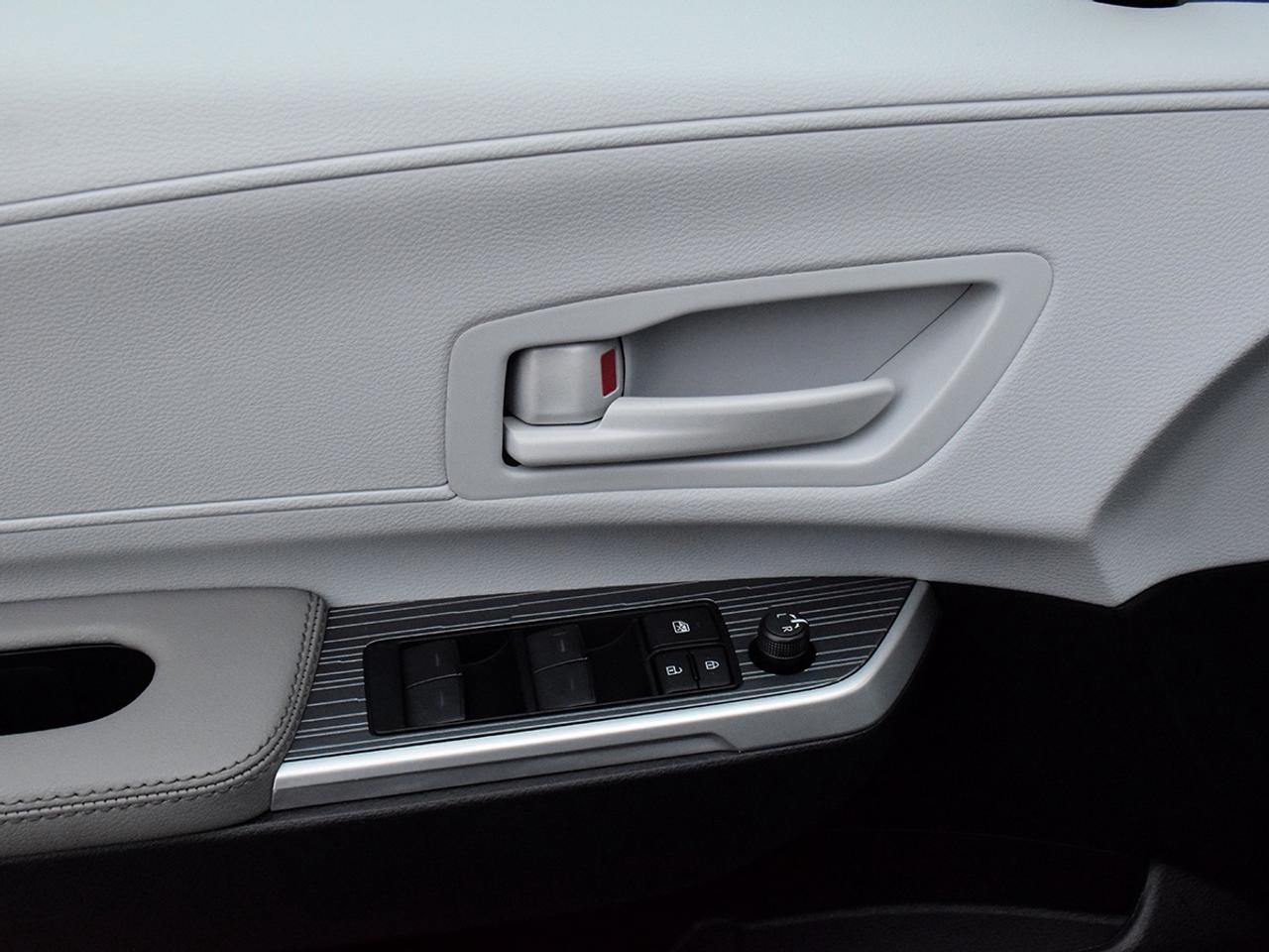 2026 Toyota Sienna LE Photo