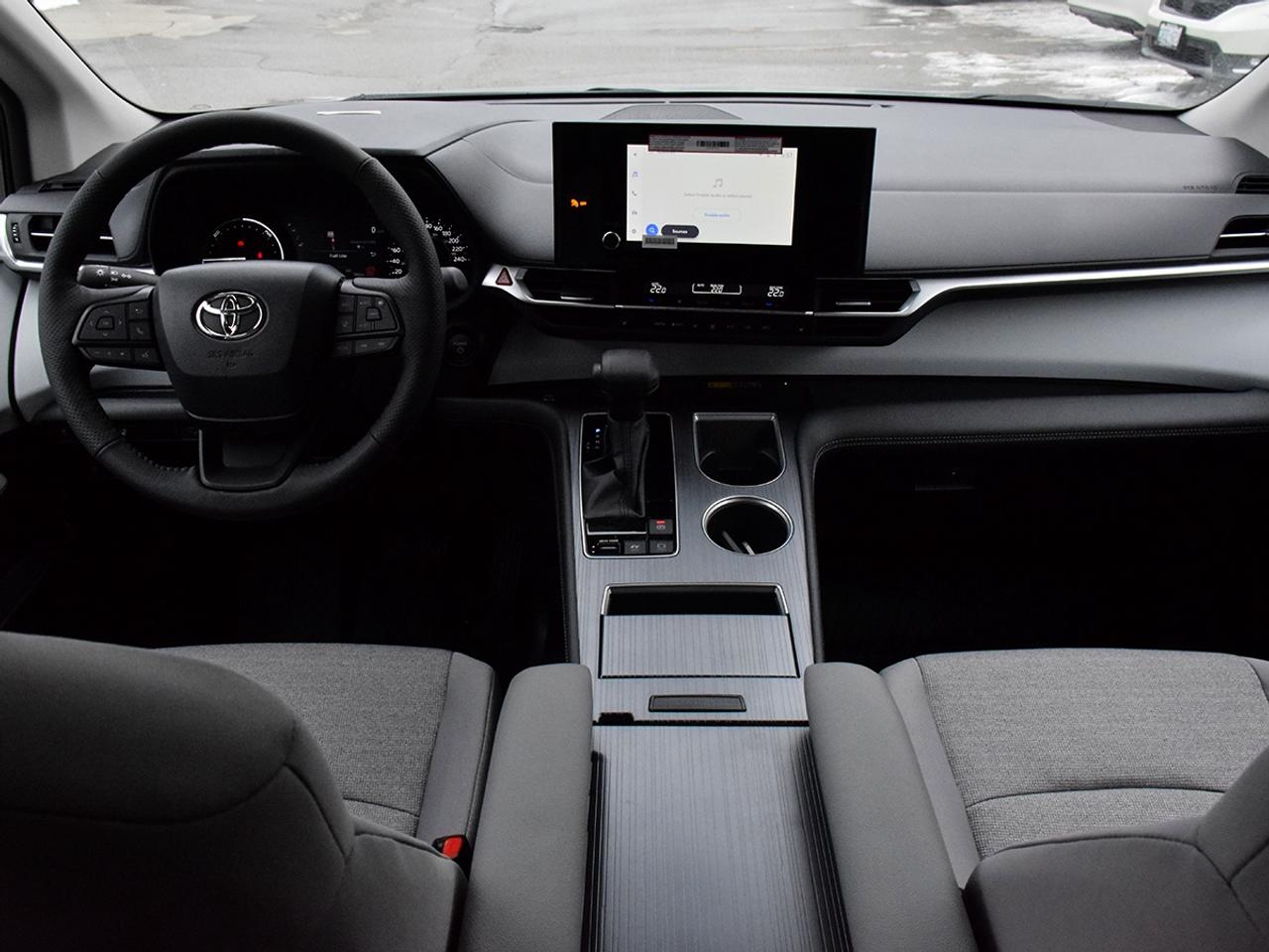 2026 Toyota Sienna LE Photo