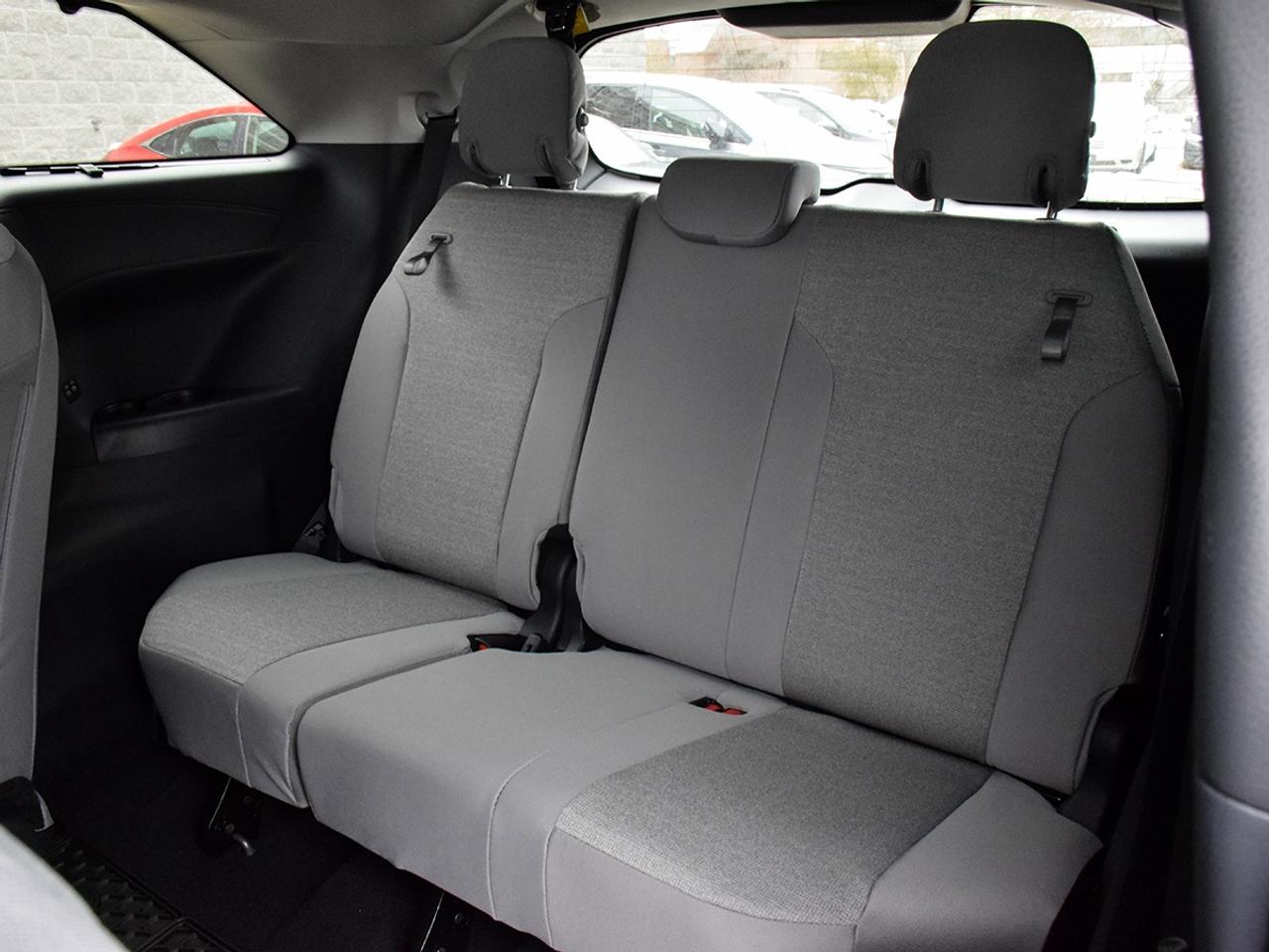 2026 Toyota Sienna LE Photo