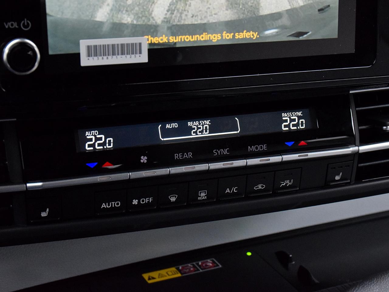 2026 Toyota Sienna LE Photo