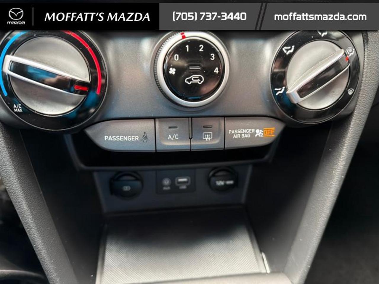 2020 Hyundai KONA 1.6T Trend AWD w/Two-Tone Roof Photo