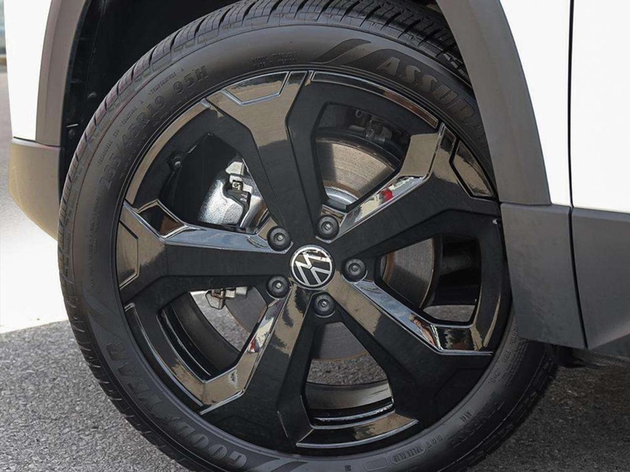 2026 Volkswagen Taos Comfortline Black Edition Photo