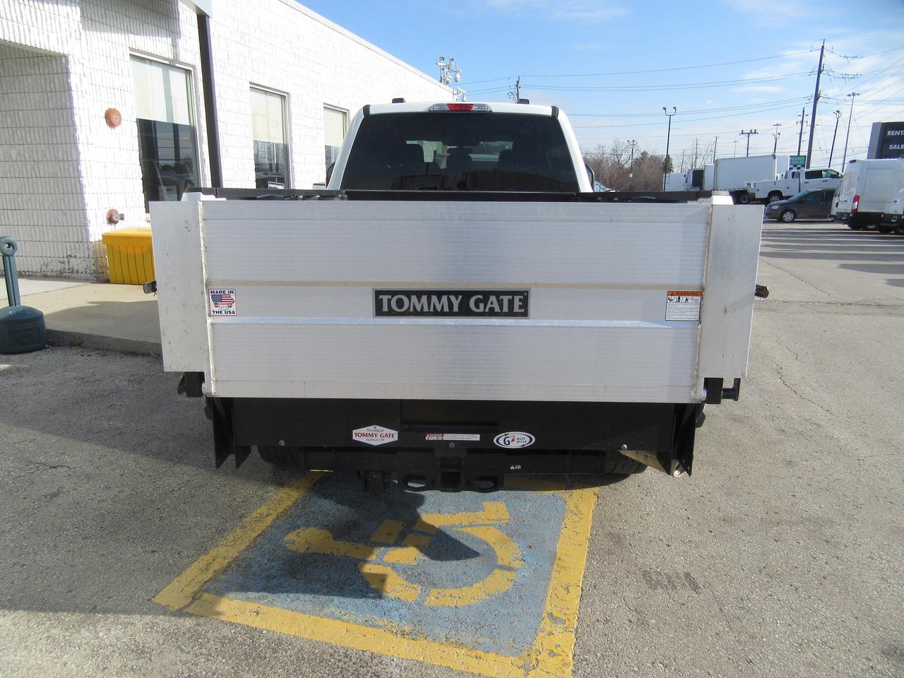 2024 Ford F-250 CREW CAB XLT 4X4 8FT LONG BOX WITH TOMMY GATE Photo